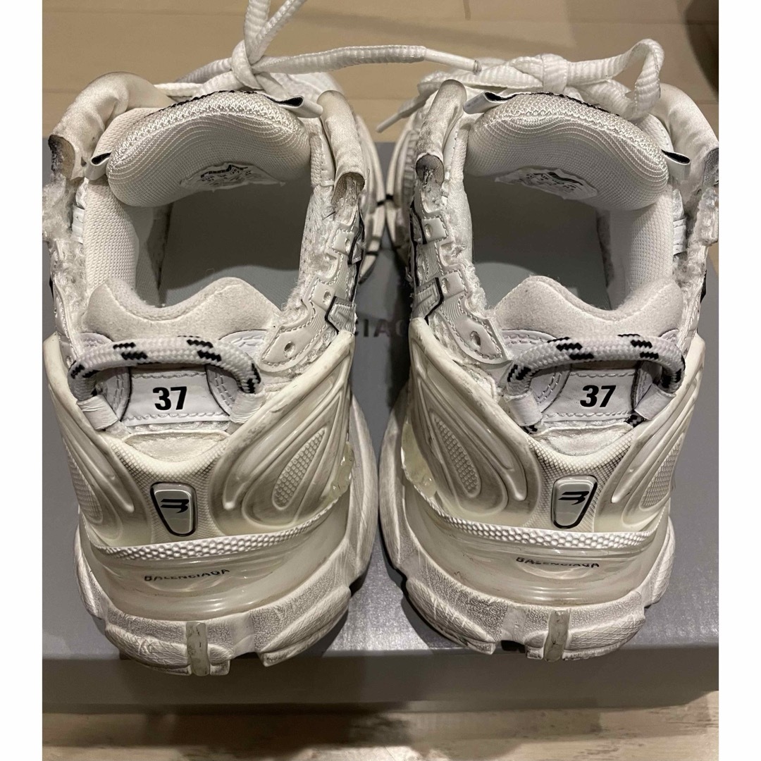 Balenciaga(バレンシアガ)のホワイト の ウィメンズ RUNNER スニーカー レディースの靴/シューズ(スニーカー)の商品写真