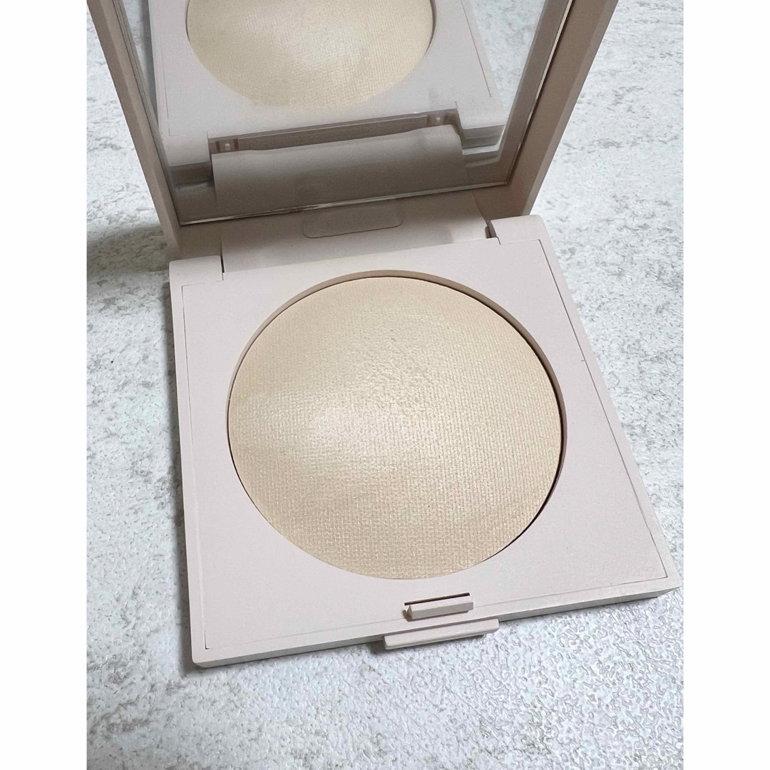 laura mercier(ローラメルシエ)のLAURA MERCIER プレストパウダー コスメ/美容のベースメイク/化粧品(フェイスパウダー)の商品写真