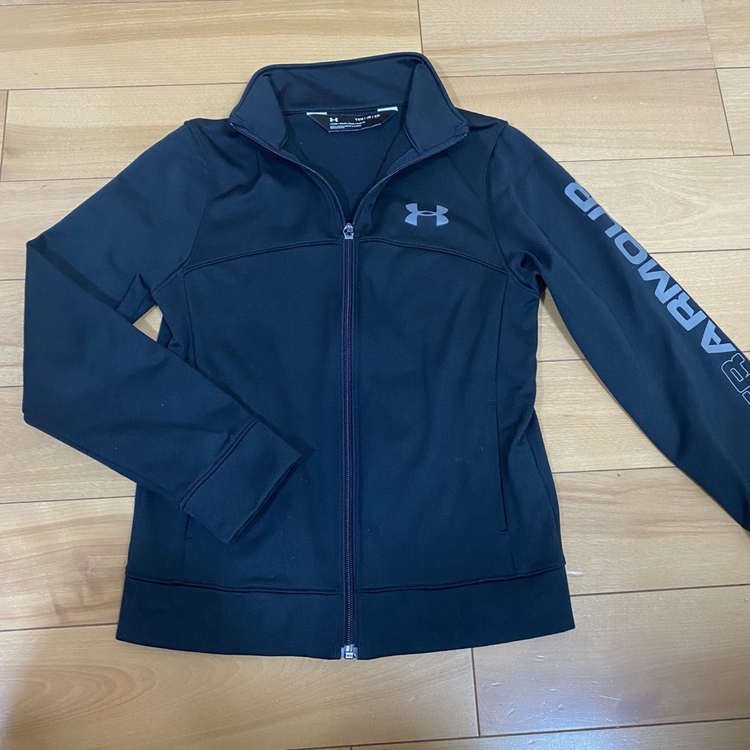 UNDER ARMOUR(アンダーアーマー)のアンダーアーマー ジャージ 130 YSM キッズ/ベビー/マタニティのキッズ服男の子用(90cm~)(ジャケット/上着)の商品写真