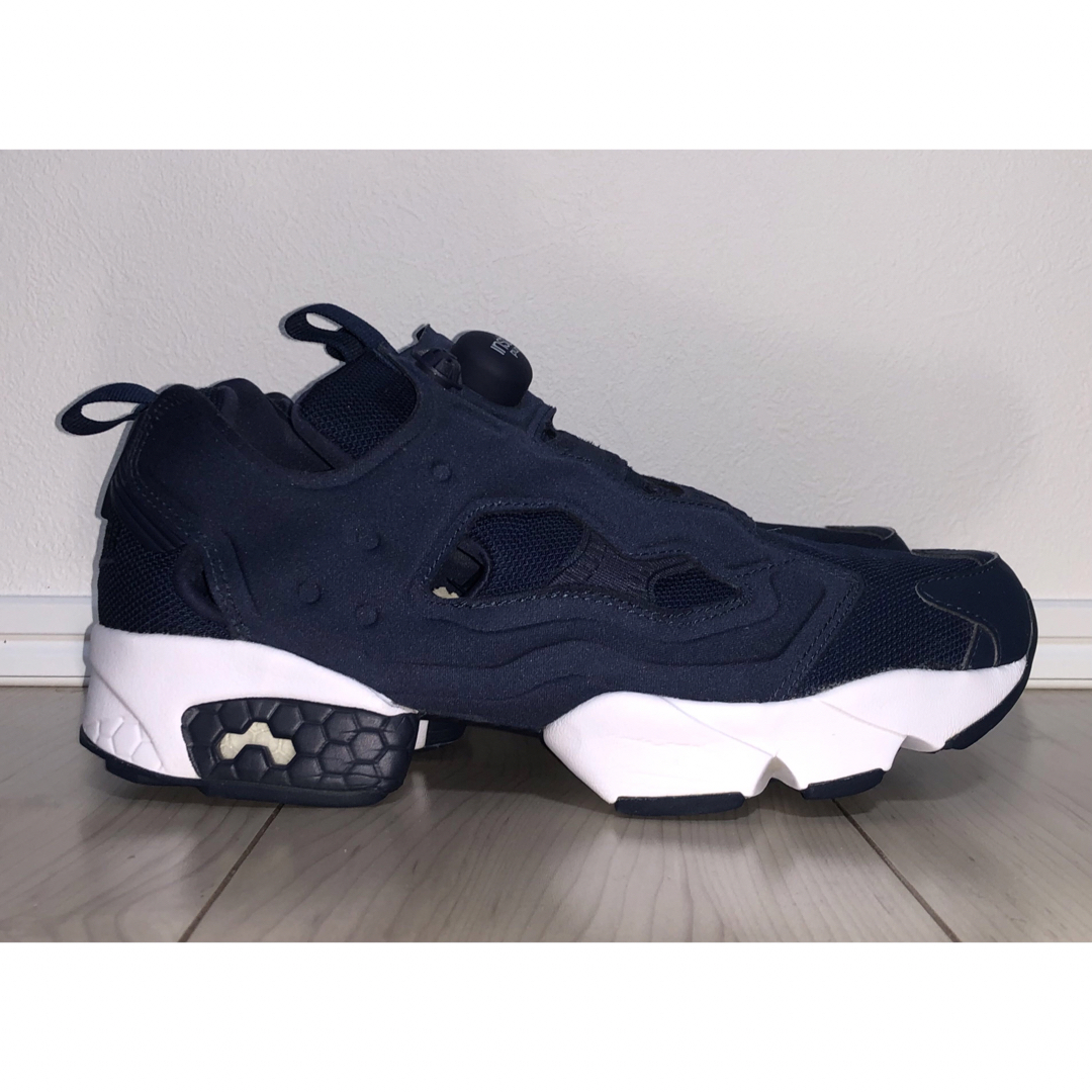 Reebok(リーボック)の25.5cm 良品 REEBOK INSTA PUMP FURY OG 紺 白 メンズの靴/シューズ(スニーカー)の商品写真