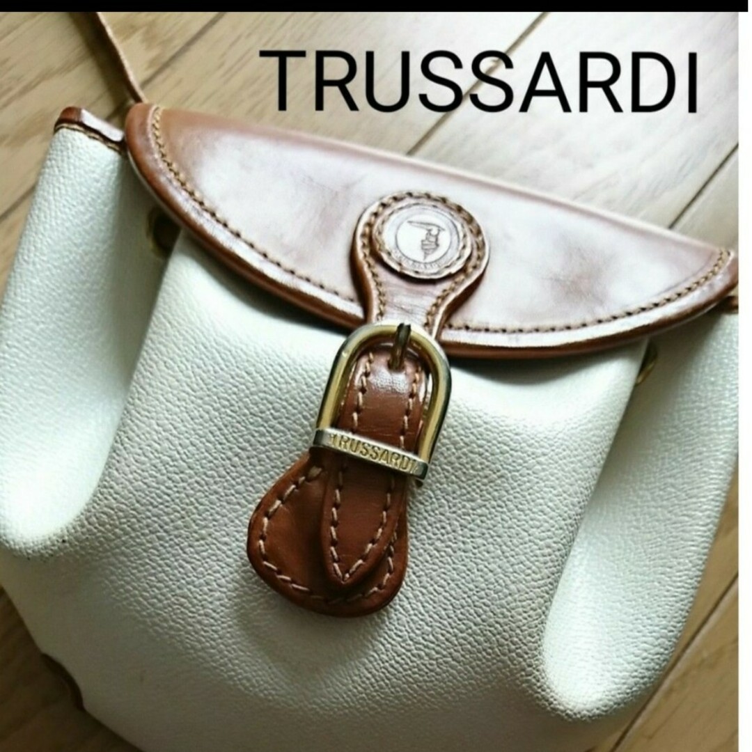 Trussardi(トラサルディ)のTRUSSARDI　トラサルディ  ショルダーバッグ    斜め掛け レディースのバッグ(ショルダーバッグ)の商品写真