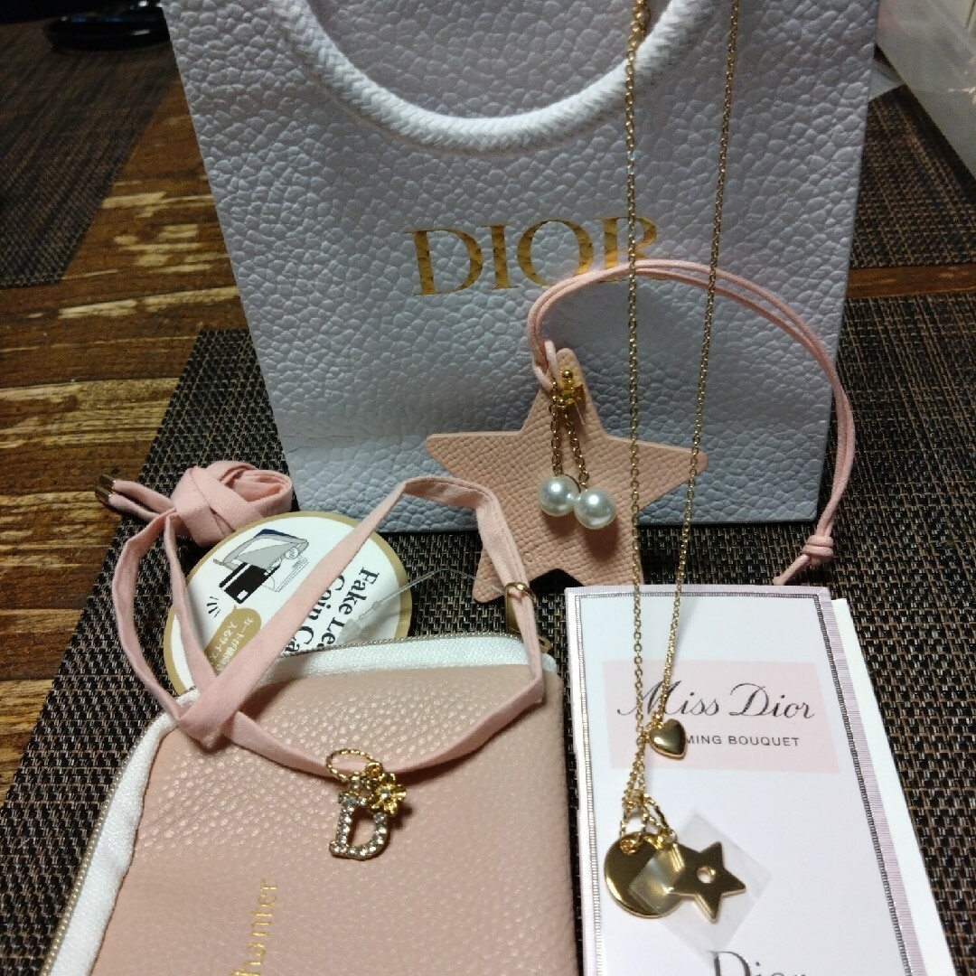 Christian Dior(クリスチャンディオール)のDIOR　ピンクチャーム レディースのアクセサリー(チャーム)の商品写真