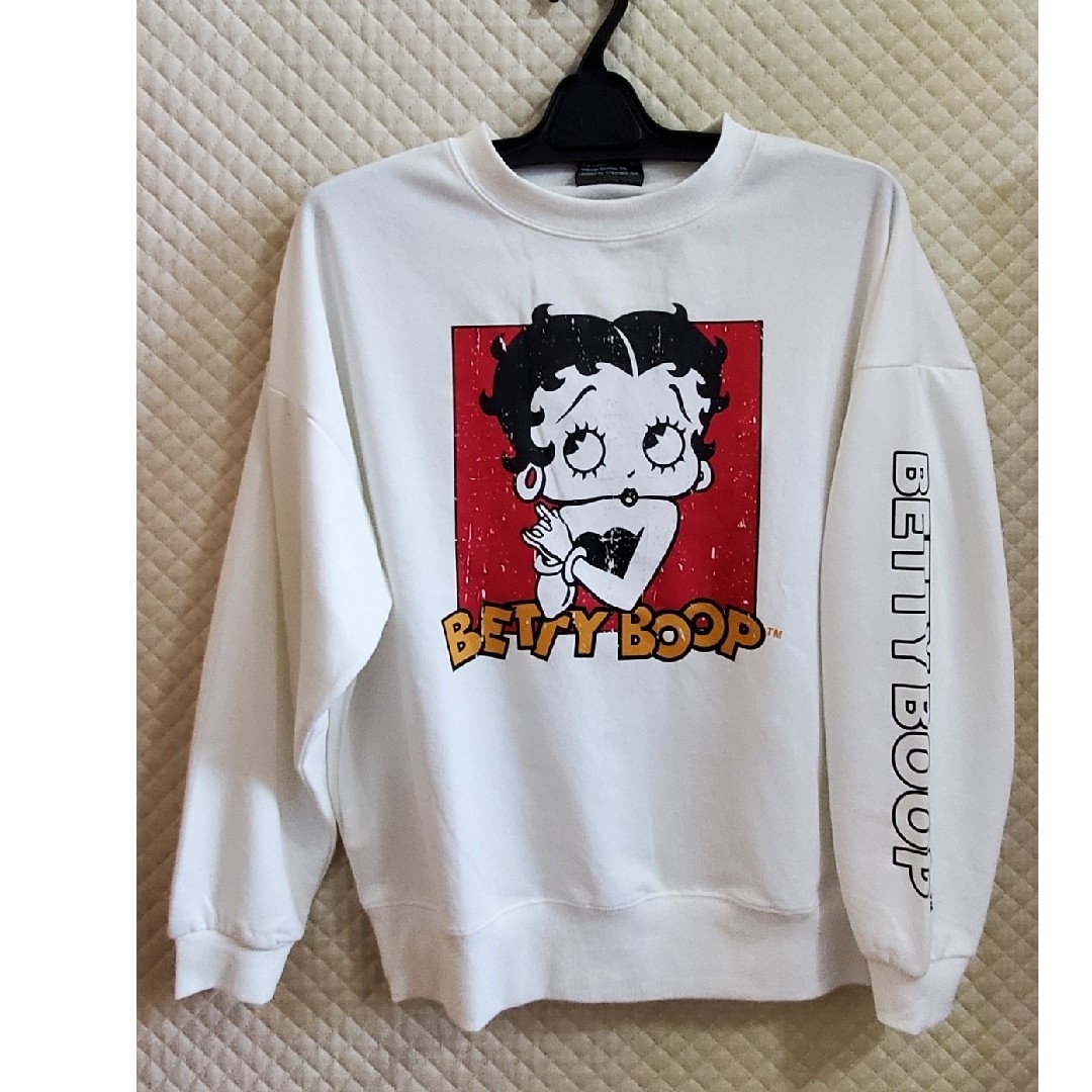 送料込み匿名発送　新品タグ付き♦️ベティちゃん Betty Boop ロンT レディースのトップス(Tシャツ(長袖/七分))の商品写真