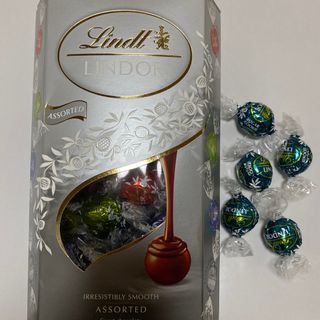 リンツ(Lindt)のリンツ　リンドール　シルバーアソート600g+シュガークッキー5粒(菓子/デザート)