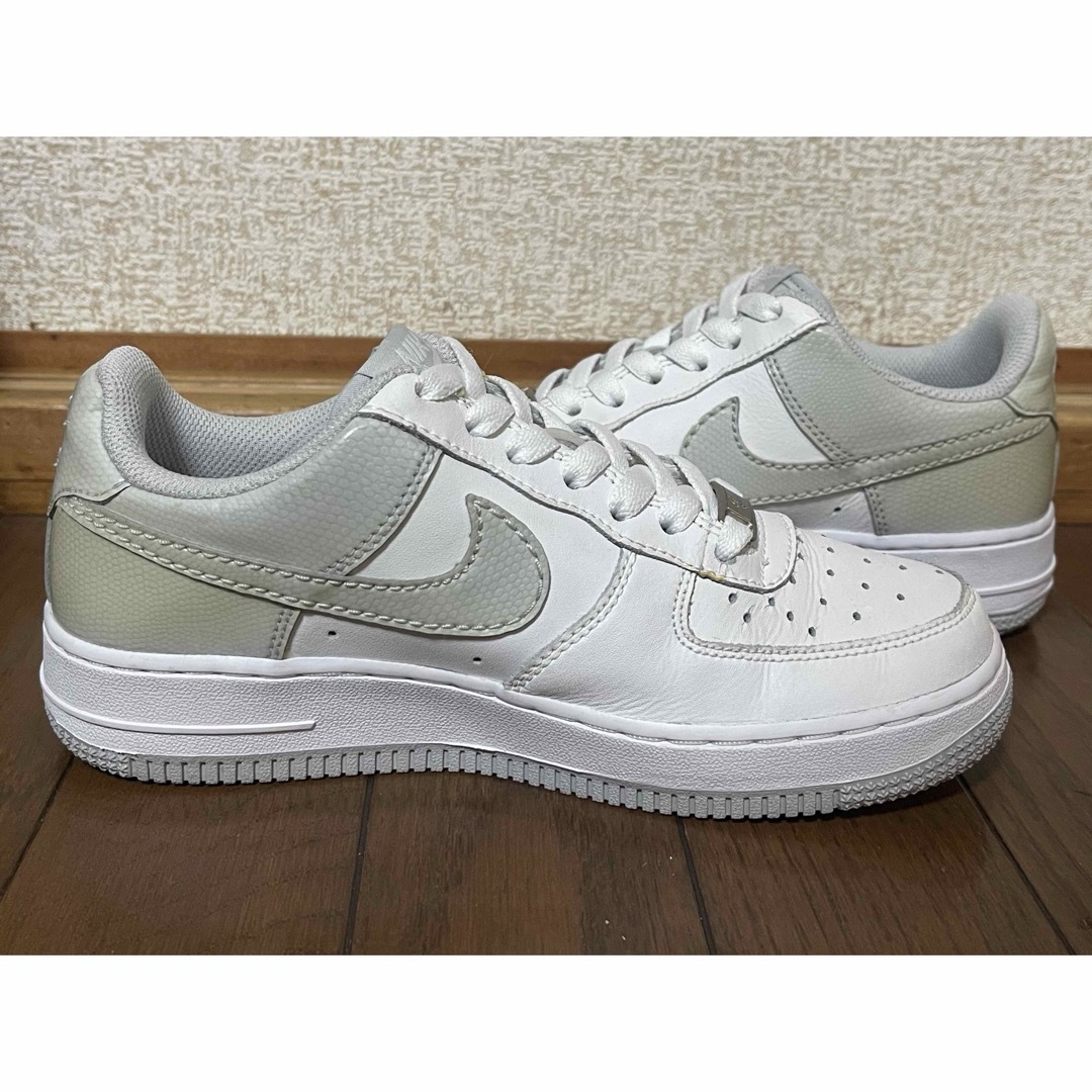 NIKE(ナイキ)のNIKE WMNS AIR FORCE 1 '07 23.0cm レディースの靴/シューズ(スニーカー)の商品写真