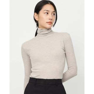 ユニクロ(UNIQLO)のSOEJU ソージュ　カシミヤ混タートルネックカットソー　ライトブルー(ニット/セーター)