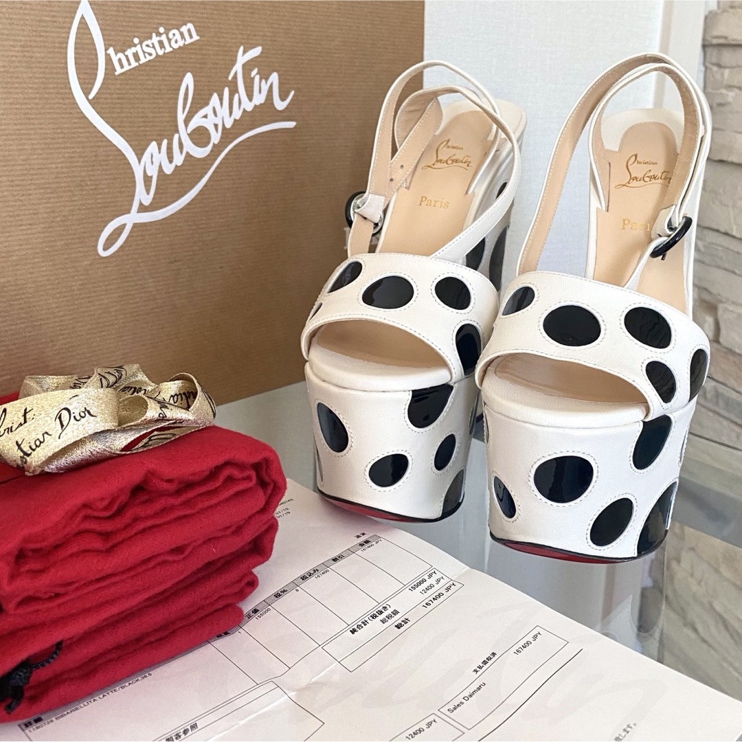 Christian Louboutin(クリスチャンルブタン)のルブタン　サンダル　バブル　ドット　水玉　ダルマタ　白黒　Polka Dot レディースの靴/シューズ(サンダル)の商品写真