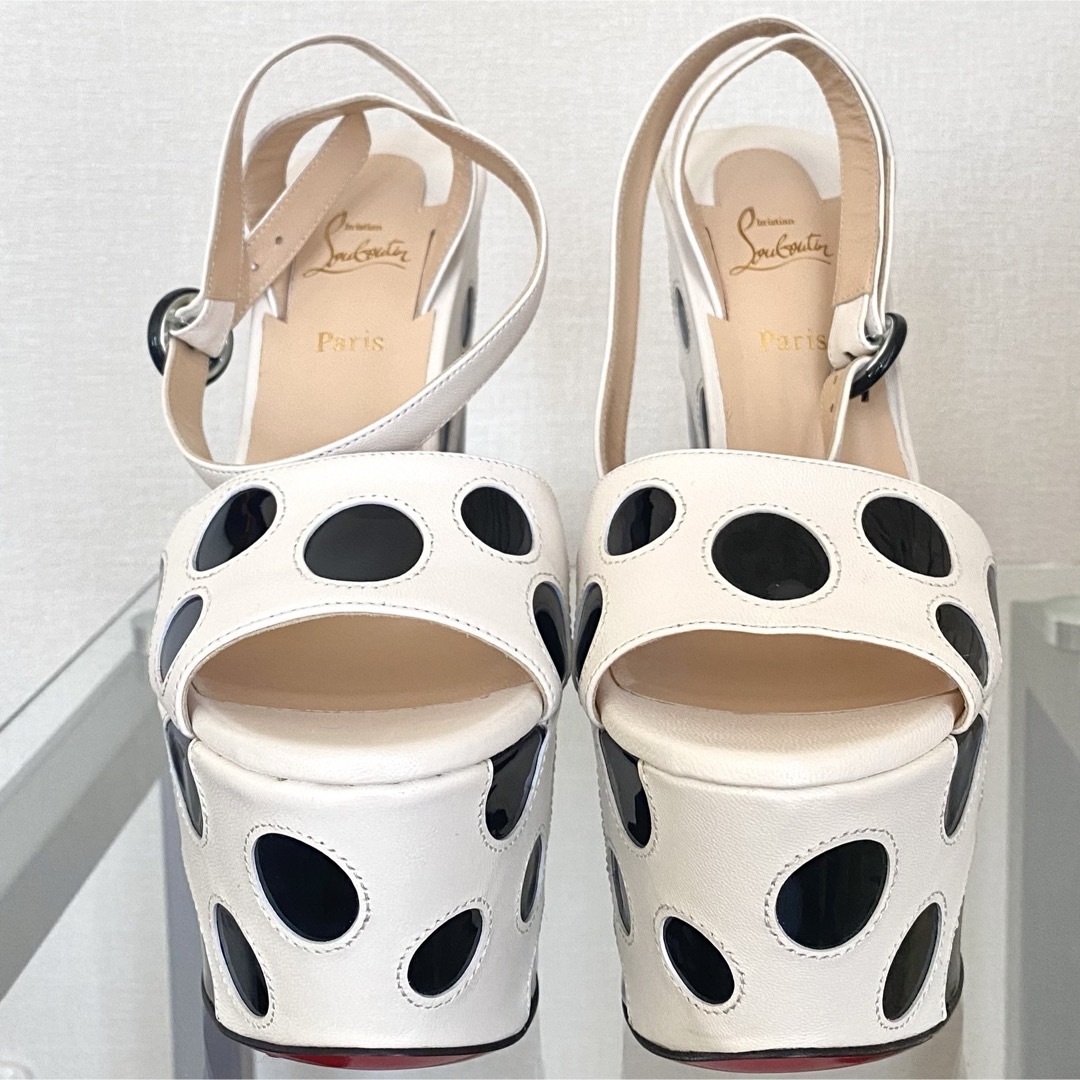 Christian Louboutin(クリスチャンルブタン)のルブタン　サンダル　バブル　ドット　水玉　ダルマタ　白黒　Polka Dot レディースの靴/シューズ(サンダル)の商品写真