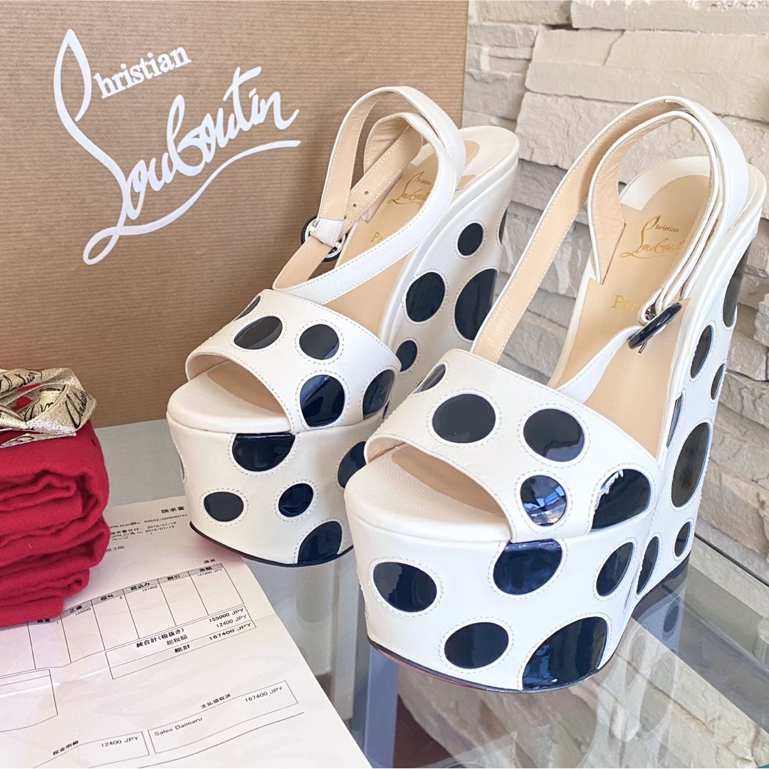 Christian Louboutin(クリスチャンルブタン)のルブタン　サンダル　バブル　ドット　水玉　ダルマタ　白黒　Polka Dot レディースの靴/シューズ(サンダル)の商品写真