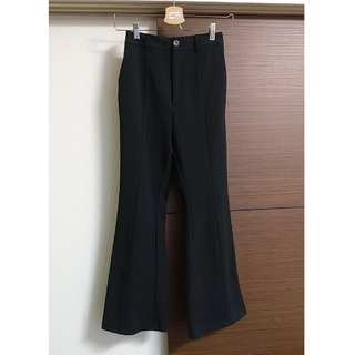 ジーユー(GU)のGU　フレアパンツ　フレアーカラーパンツ　黒　長ズボン　Sサイズ(カジュアルパンツ)