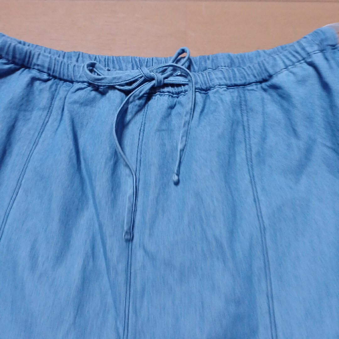 ベルメゾン(ベルメゾン)の新品タグ付き　千趣会のデニムスカート レディースのスカート(ひざ丈スカート)の商品写真