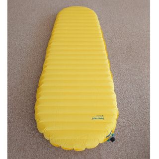 サーマレスト(THERMAREST)のネオエアーXライト スモールサイズ(登山用品)