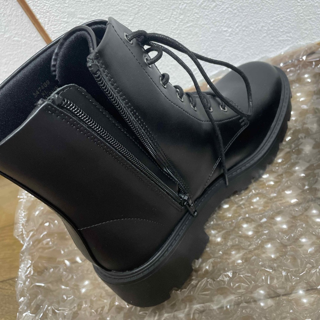 GU(ジーユー)のライトボリュームソールレースアップブーツ ブラック XLサイズ レディースの靴/シューズ(ブーツ)の商品写真
