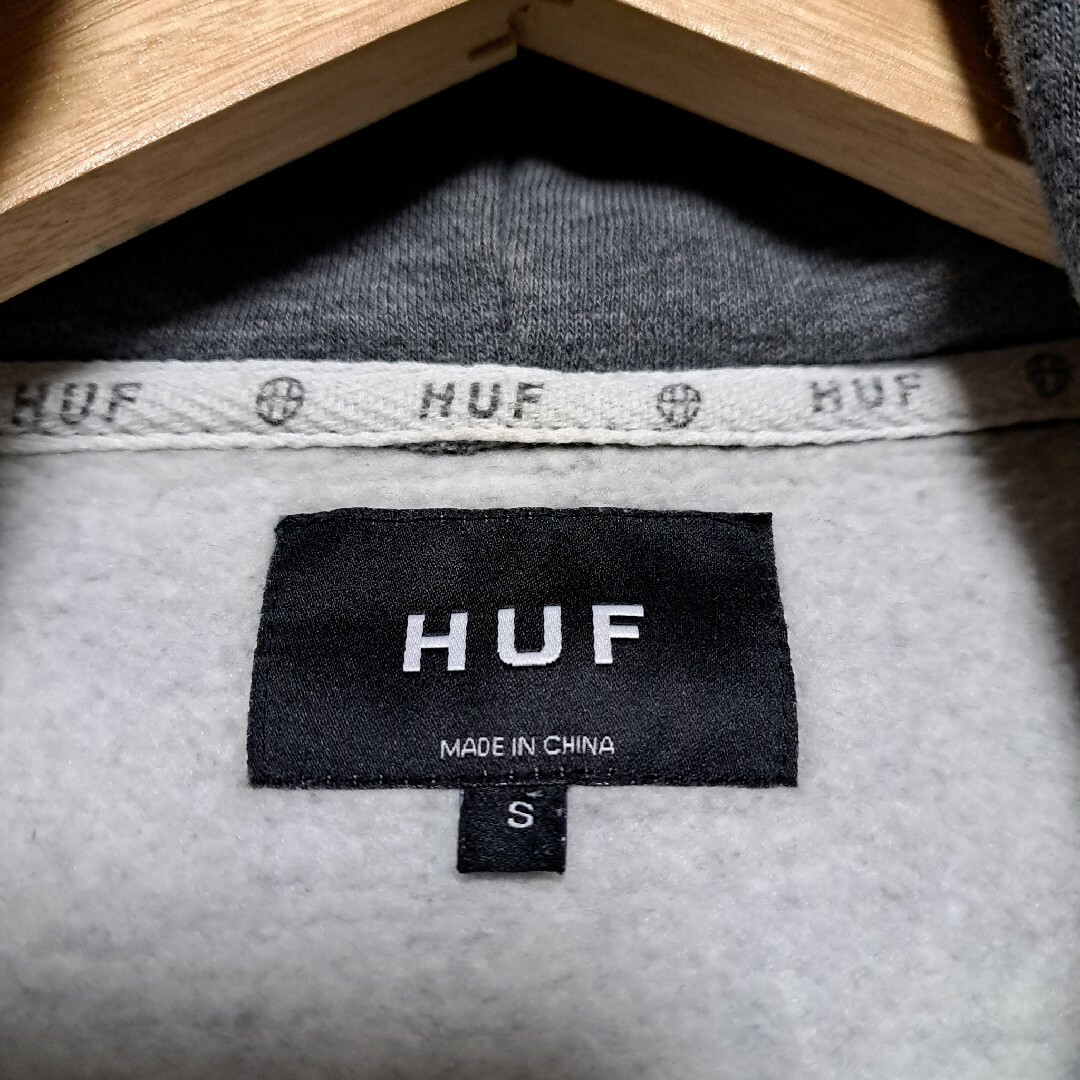 HUF(ハフ)のHUF ハフ トライアングルロゴ パーカー メンズのトップス(パーカー)の商品写真