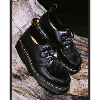 ガールズドントクライ(Girls Don't Cry)のGirls Don’t Cry Dr.Martens (デッキシューズ)