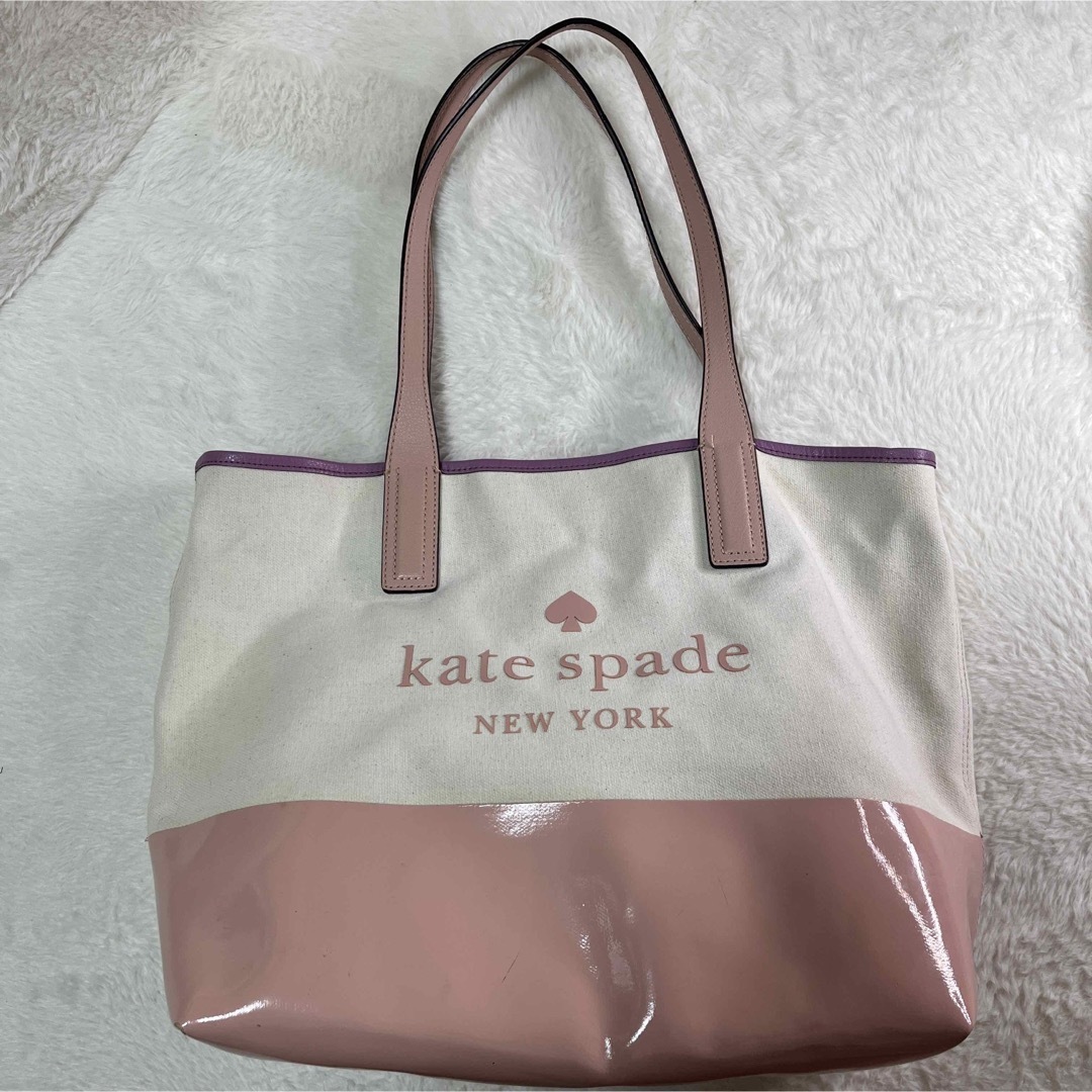 kate spade new york(ケイトスペードニューヨーク)のケイトスペードニューヨーク　キャンバストートバッグ　ピンク　A4収納可能　大判 レディースのバッグ(トートバッグ)の商品写真