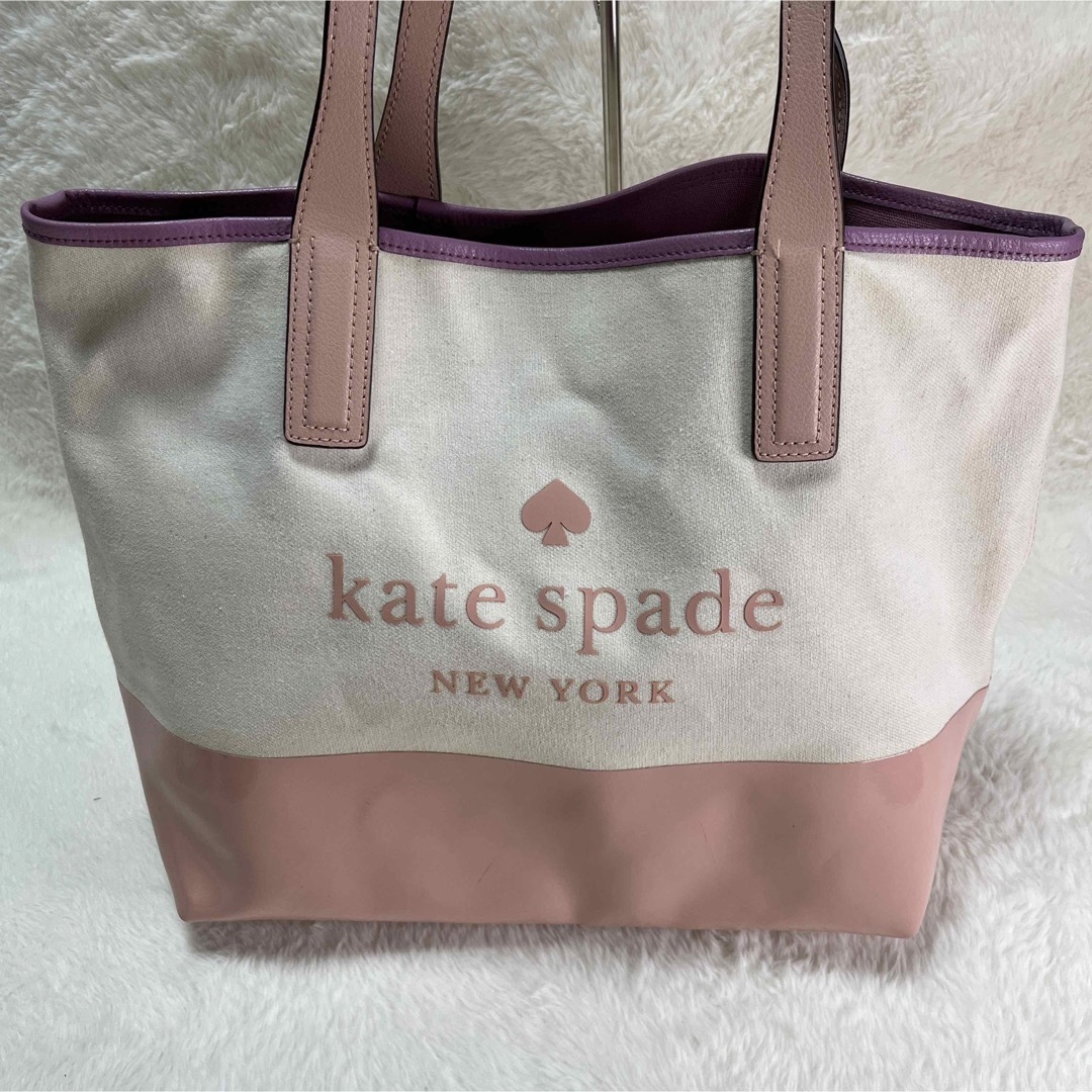 kate spade new york(ケイトスペードニューヨーク)のケイトスペードニューヨーク　キャンバストートバッグ　ピンク　A4収納可能　大判 レディースのバッグ(トートバッグ)の商品写真