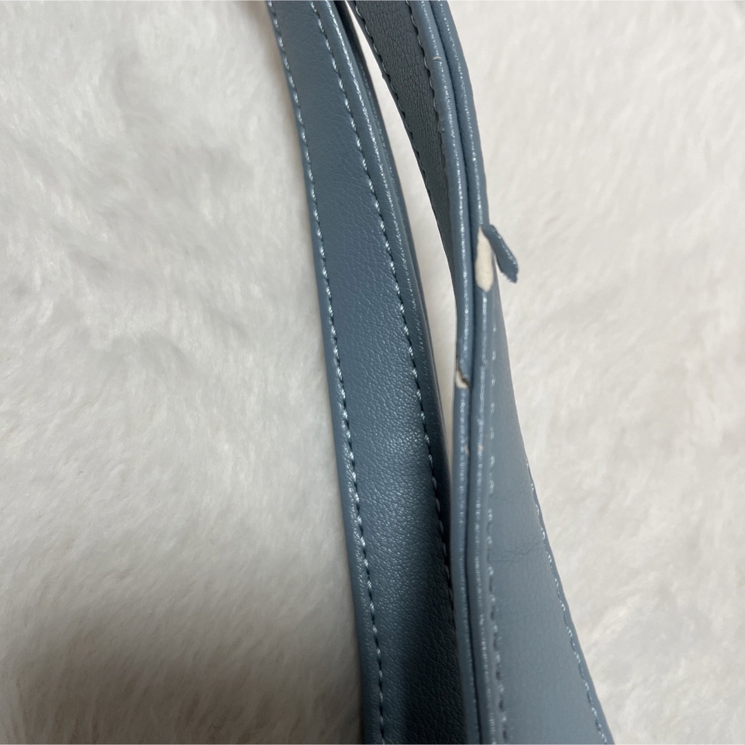 MARY QUANT(マリークワント)のマリークワント　トートバッグ　くすみブルー　大判ロゴ　A4収納可能　マリクワ レディースのバッグ(トートバッグ)の商品写真
