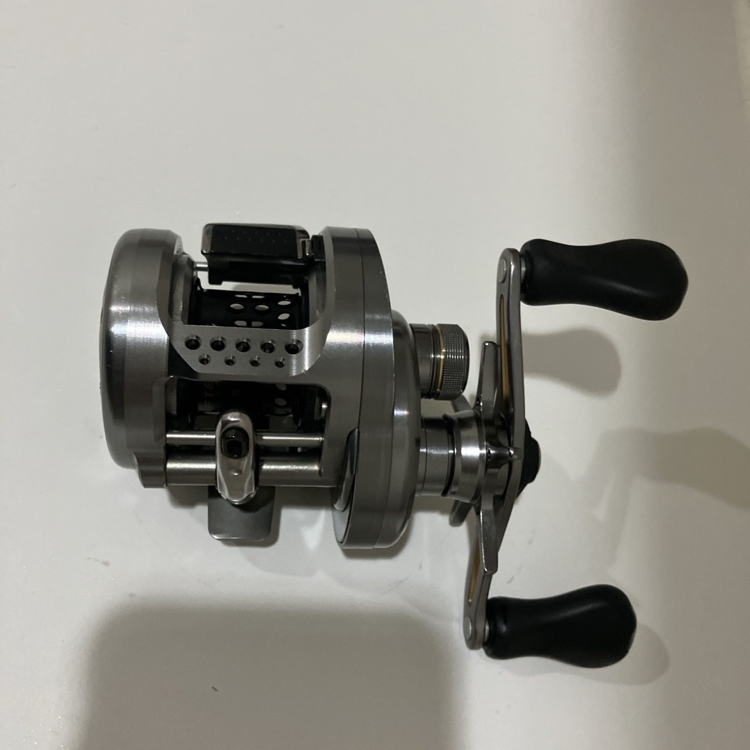 SHIMANO(シマノ)のSHIMANO 17 カルカッタコンクエスト　BFS HG 左 スポーツ/アウトドアのフィッシング(リール)の商品写真