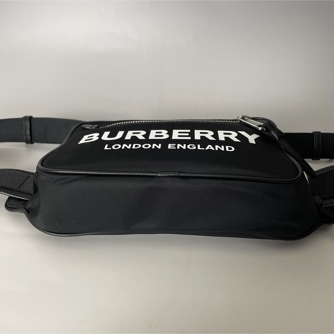 BURBERRY(バーバリー)のBURBERRY 極美品 黒 ユニセックス ボディバッグ ウエスト バーバリー レディースのバッグ(ボディバッグ/ウエストポーチ)の商品写真