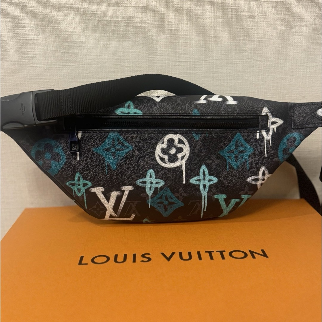 LOUIS VUITTON(ルイヴィトン)のLOUIS VUITTON  ボディバッグ ディスカバリー バムバッグ メンズのバッグ(ボディーバッグ)の商品写真