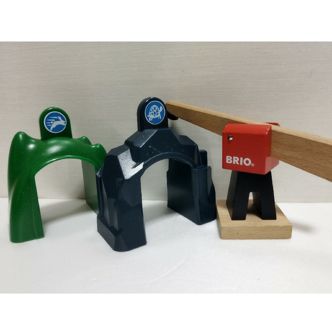 BRIO(ブリオ)のブリオ BRIO WORLD 積み上げサポート アクショントンネル 貨車 クレー キッズ/ベビー/マタニティのおもちゃ(電車のおもちゃ/車)の商品写真