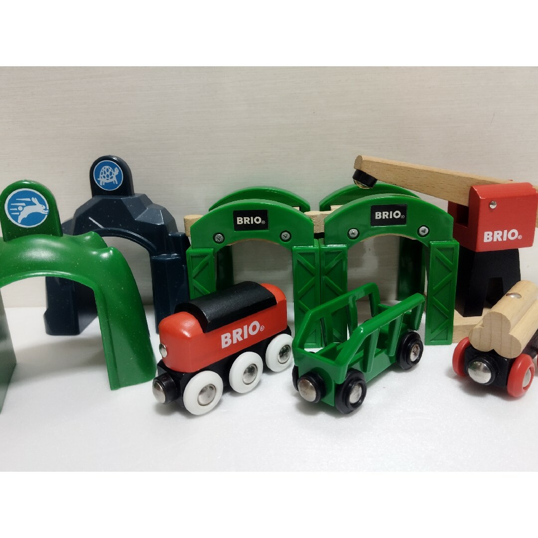 BRIO(ブリオ)のブリオ BRIO WORLD 積み上げサポート アクショントンネル 貨車 クレー キッズ/ベビー/マタニティのおもちゃ(電車のおもちゃ/車)の商品写真
