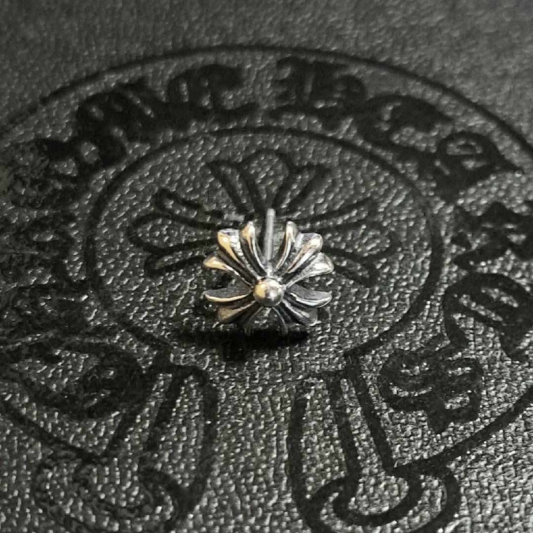 Chrome Hearts(クロムハーツ)のCHROME HEARTS CHプラス スタッドピアス 片耳用 美品 メンズのアクセサリー(ピアス(片耳用))の商品写真