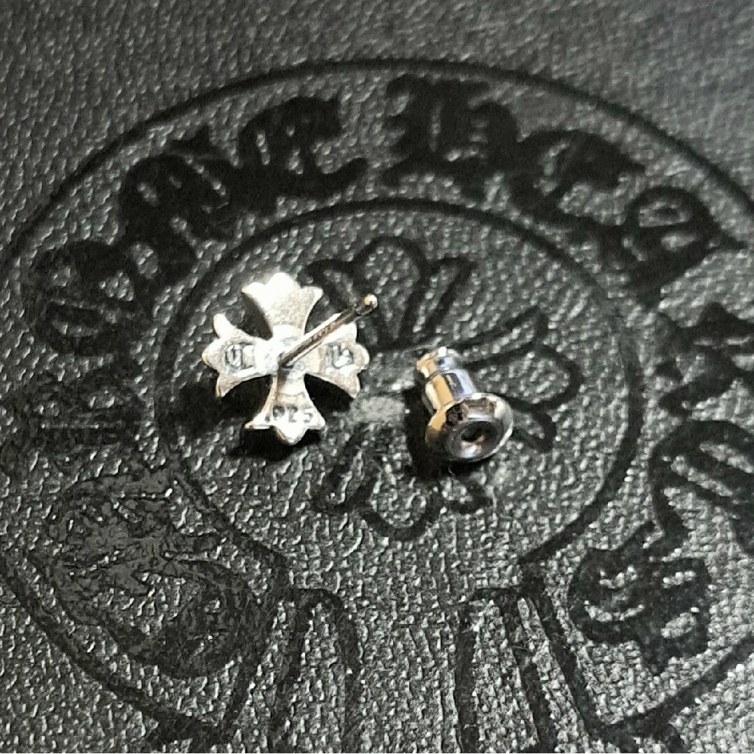 Chrome Hearts(クロムハーツ)のCHROME HEARTS CHプラス スタッドピアス 片耳用 美品 メンズのアクセサリー(ピアス(片耳用))の商品写真