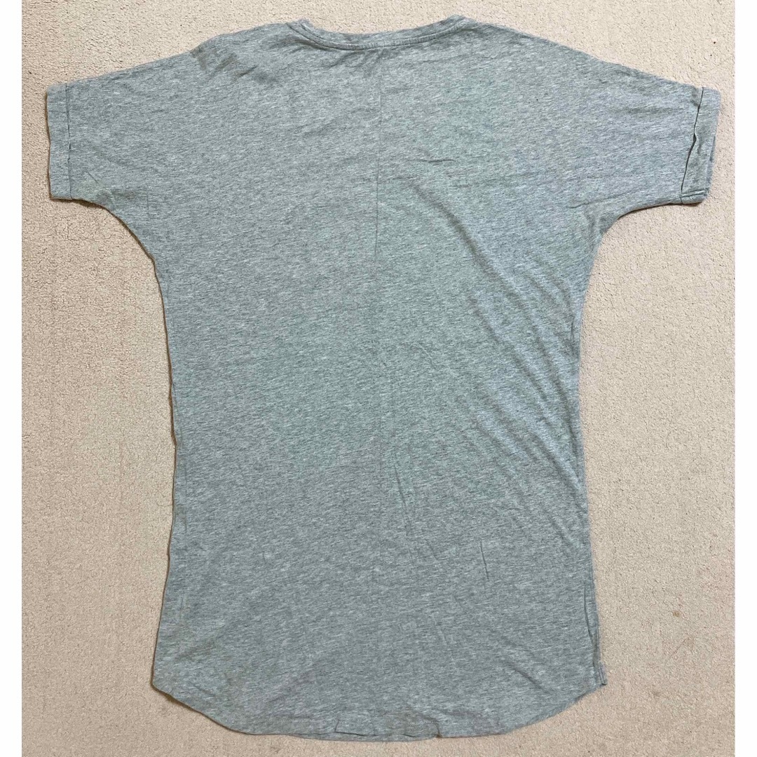 UNIQLO(ユニクロ)のUNIQLO✨お尻が隠れるTシャツ　グレー レディースのトップス(Tシャツ(半袖/袖なし))の商品写真
