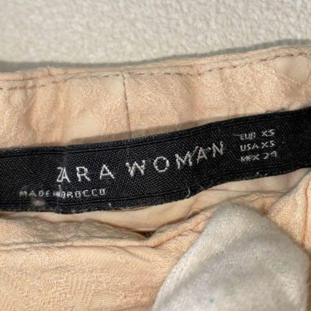 ZARA(ザラ)のZARA WOMAN ストレートパンツ レース柄 ベージュ ピンク系 サイズXS レディースのパンツ(カジュアルパンツ)の商品写真