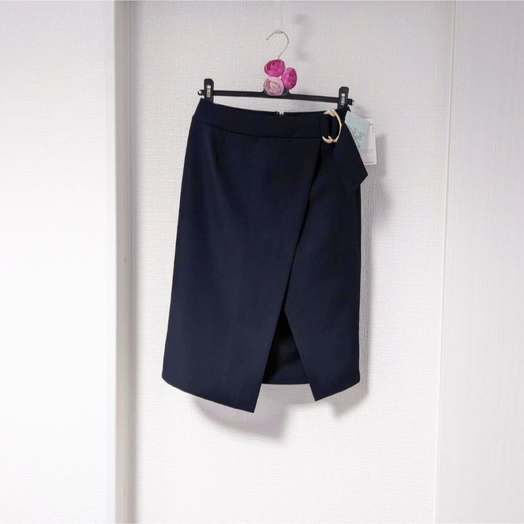 leilian(レリアン)のレリアン❤️新品❤️NEMIKAネミカベルト飾りストレッチスカートネイビー紺９号 レディースのスカート(ひざ丈スカート)の商品写真