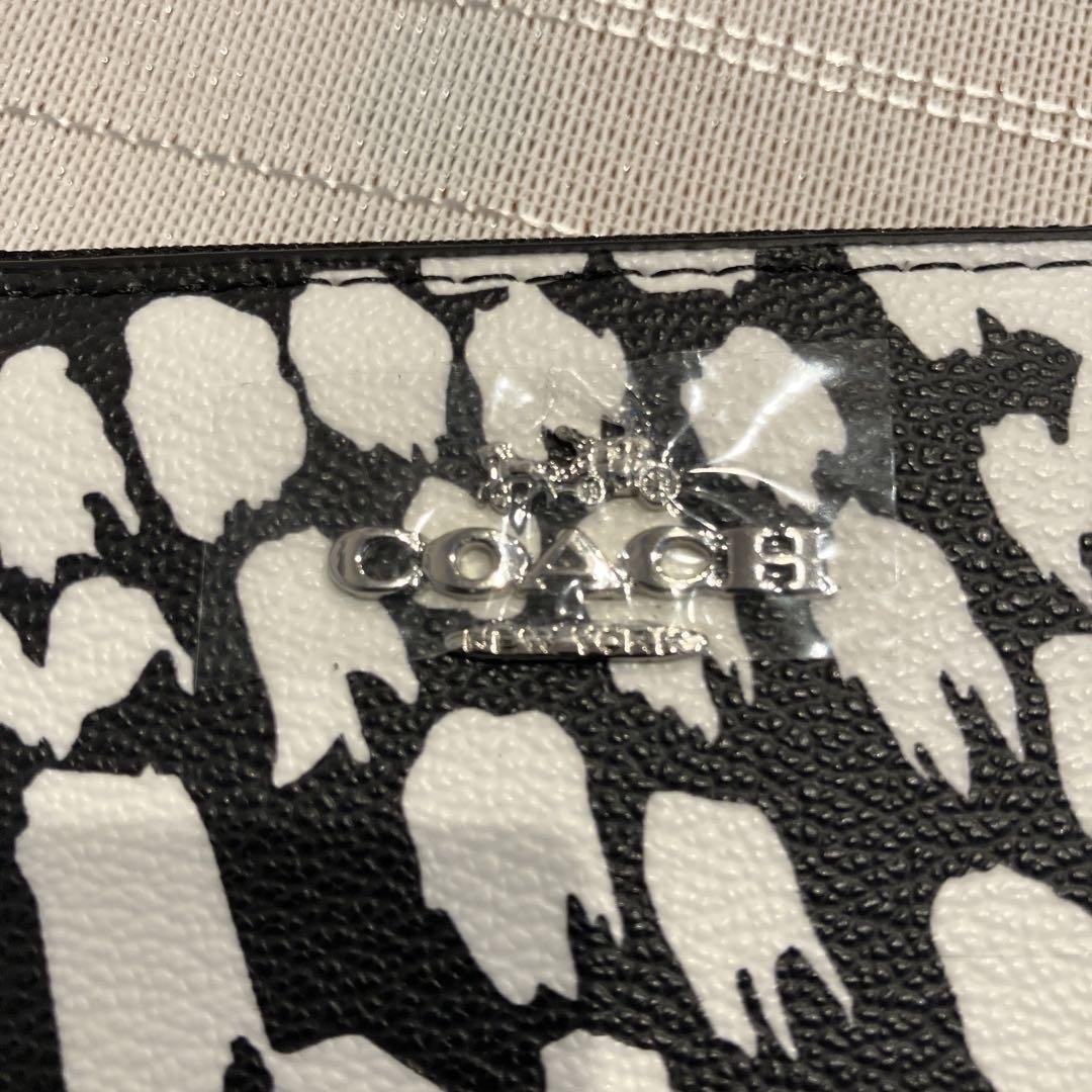 COACH(コーチ)の現品限り！！COACH コーチ　ストラップ付き　長財布　ブラック　ホ レディースのファッション小物(財布)の商品写真