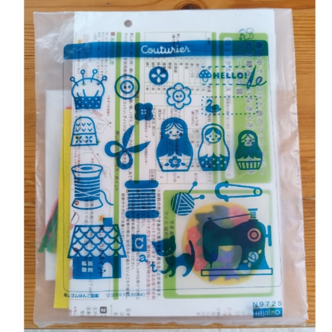 FELISSIMO(フェリシモ)のフェリシモ　刺繍ブローチキット ハンドメイドの素材/材料(各種パーツ)の商品写真