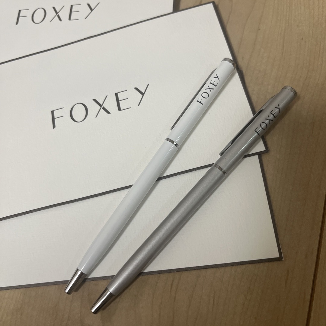 FOXEY(フォクシー)の最終価格　フォクシー　ボールペン2本と封筒３枚 レディースのバッグ(ショップ袋)の商品写真