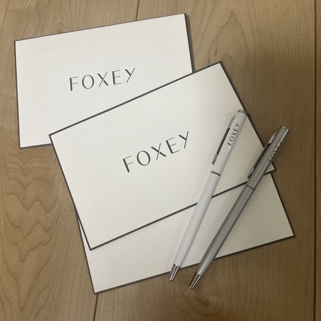 FOXEY(フォクシー)の最終価格　フォクシー　ボールペン2本と封筒３枚 レディースのバッグ(ショップ袋)の商品写真
