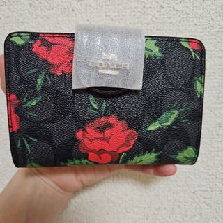 COACH - 【新品】コーチ 財布 二つ折り財布 COACH グリッター パテント