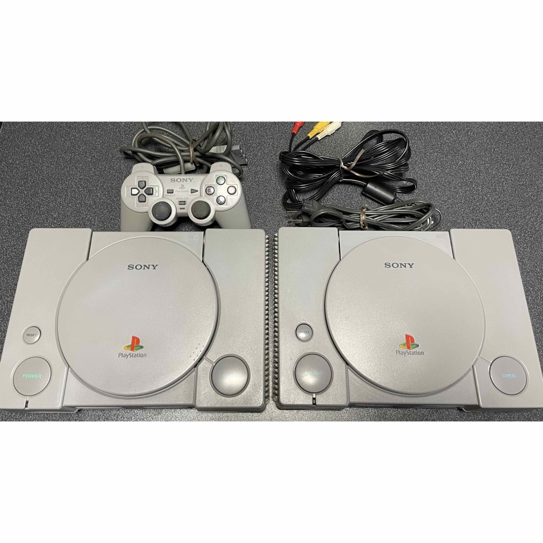 PlayStation(プレイステーション)のプレステ　PS1本体　SCPH-5000.7000セット エンタメ/ホビーのゲームソフト/ゲーム機本体(家庭用ゲーム機本体)の商品写真