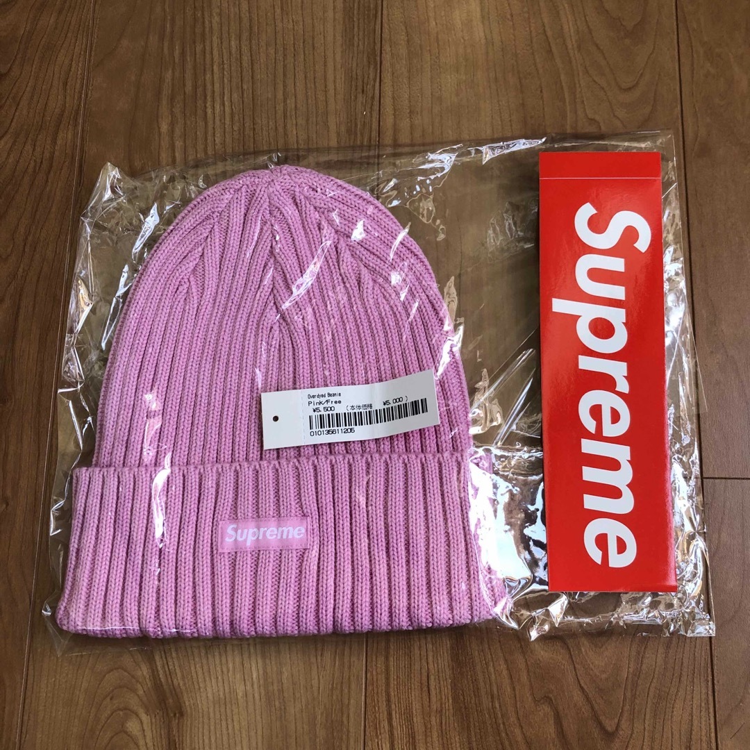 Supreme(シュプリーム)の新品タグ付き　supreme beanie ビーニー　ピンク メンズの帽子(ニット帽/ビーニー)の商品写真