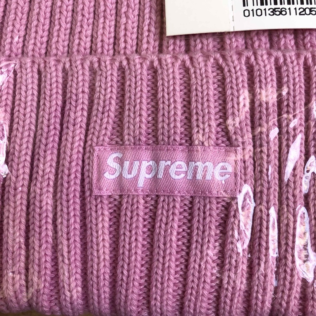 Supreme(シュプリーム)の新品タグ付き　supreme beanie ビーニー　ピンク メンズの帽子(ニット帽/ビーニー)の商品写真