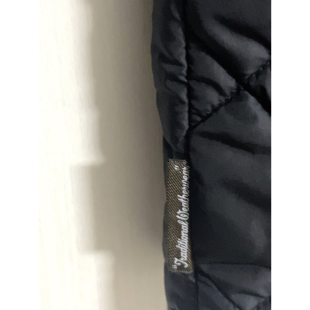 TRADITIONAL WEATHERWEAR(トラディショナルウェザーウェア)の冬物セール　トラディショナルウェザーウェア キルティングコート　黒 レディースのジャケット/アウター(トレンチコート)の商品写真