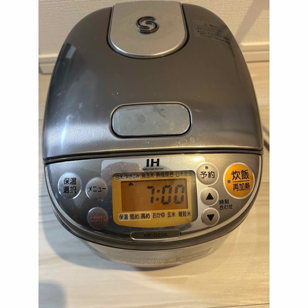 象印(ゾウジルシ)の中古 炊飯器 象印 ZOJIRUSHI NP GE 05 スマホ/家電/カメラの調理家電(炊飯器)の商品写真