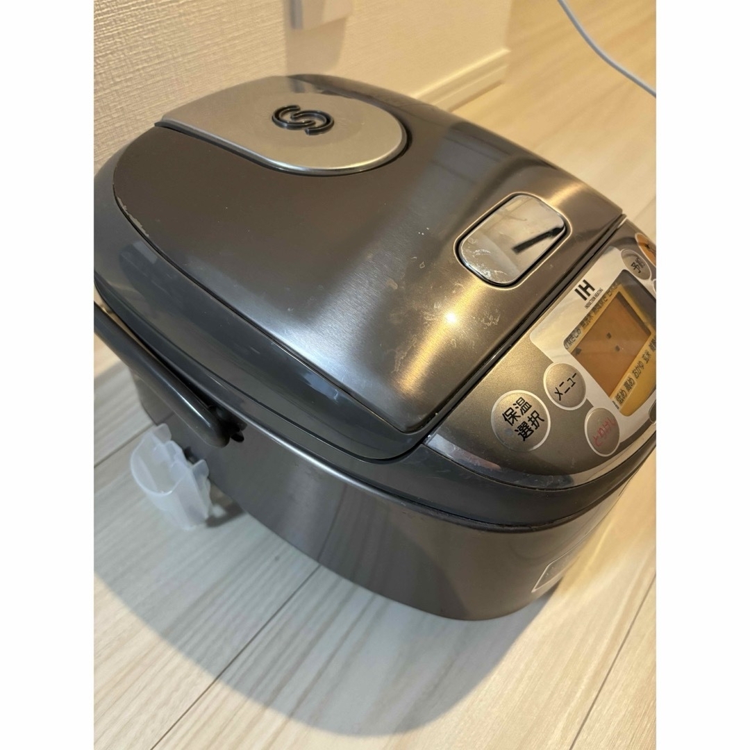 象印(ゾウジルシ)の中古 炊飯器 象印 ZOJIRUSHI NP GE 05 スマホ/家電/カメラの調理家電(炊飯器)の商品写真