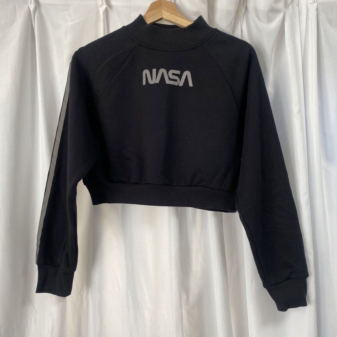 FOREVER 21(フォーエバートゥエンティーワン)のforever21 NASA クロップド丈 スウェット レディースのトップス(トレーナー/スウェット)の商品写真