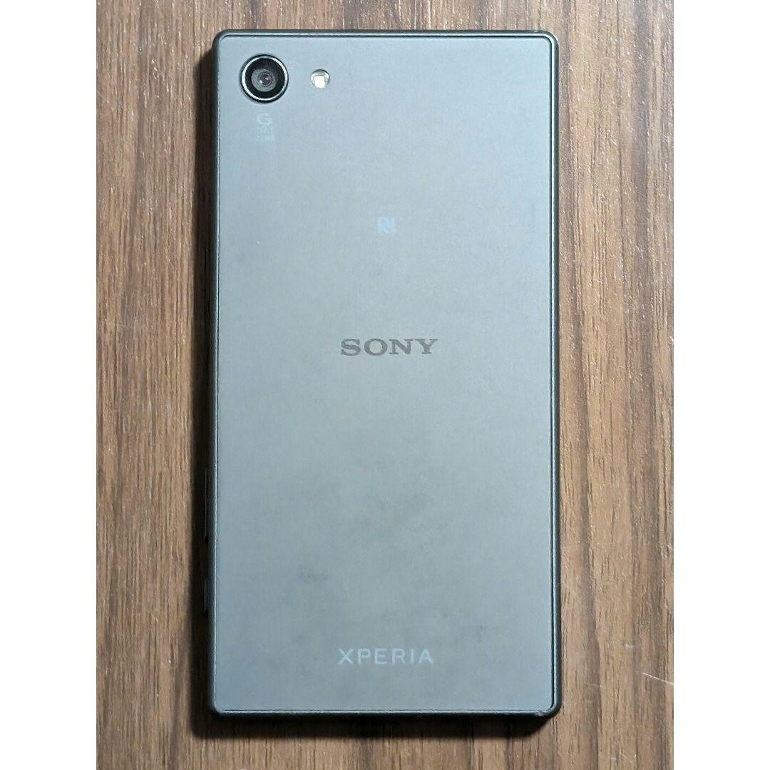 Xperia(エクスペリア)のXperia Z5 Compact Black docomo SO-02H スマホ/家電/カメラのスマートフォン/携帯電話(スマートフォン本体)の商品写真