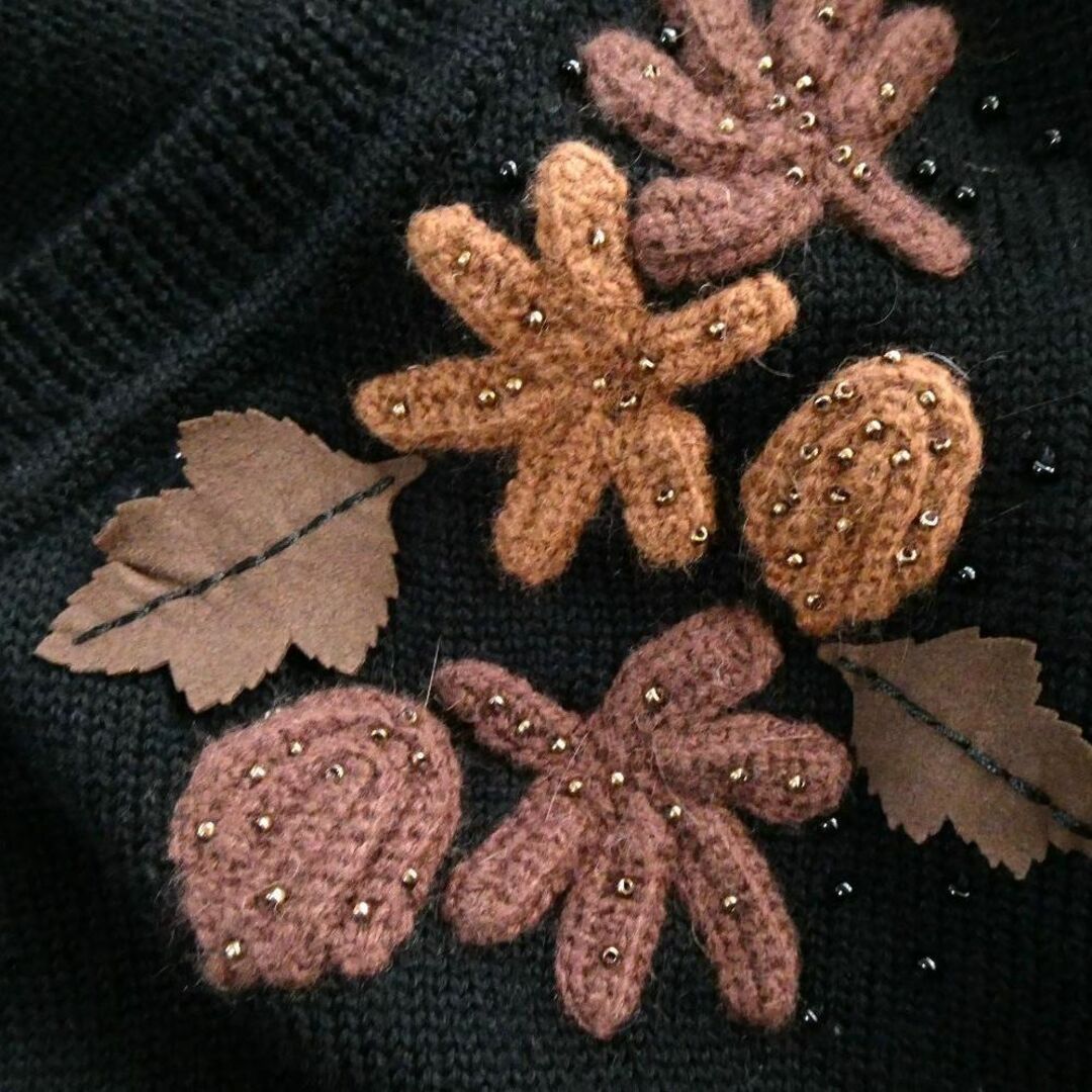 BOSCH(ボッシュ)の美品 BOSCH ボッシュ Vネック 長袖 秋装飾 ビーズ ニット セーター 黒 レディースのトップス(ニット/セーター)の商品写真