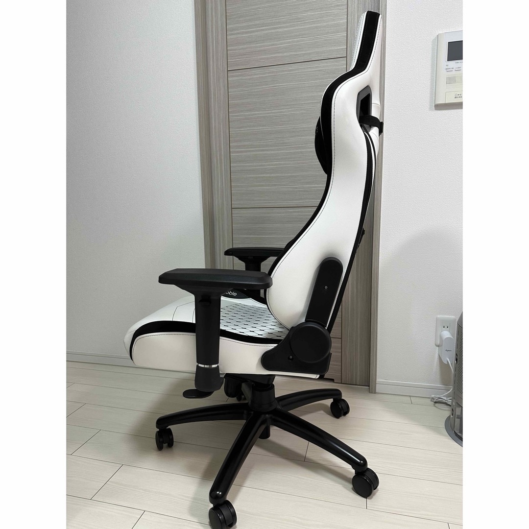 noblechairs EPIC ゲーミングチェア　プレミアムホワイト インテリア/住まい/日用品の椅子/チェア(デスクチェア)の商品写真