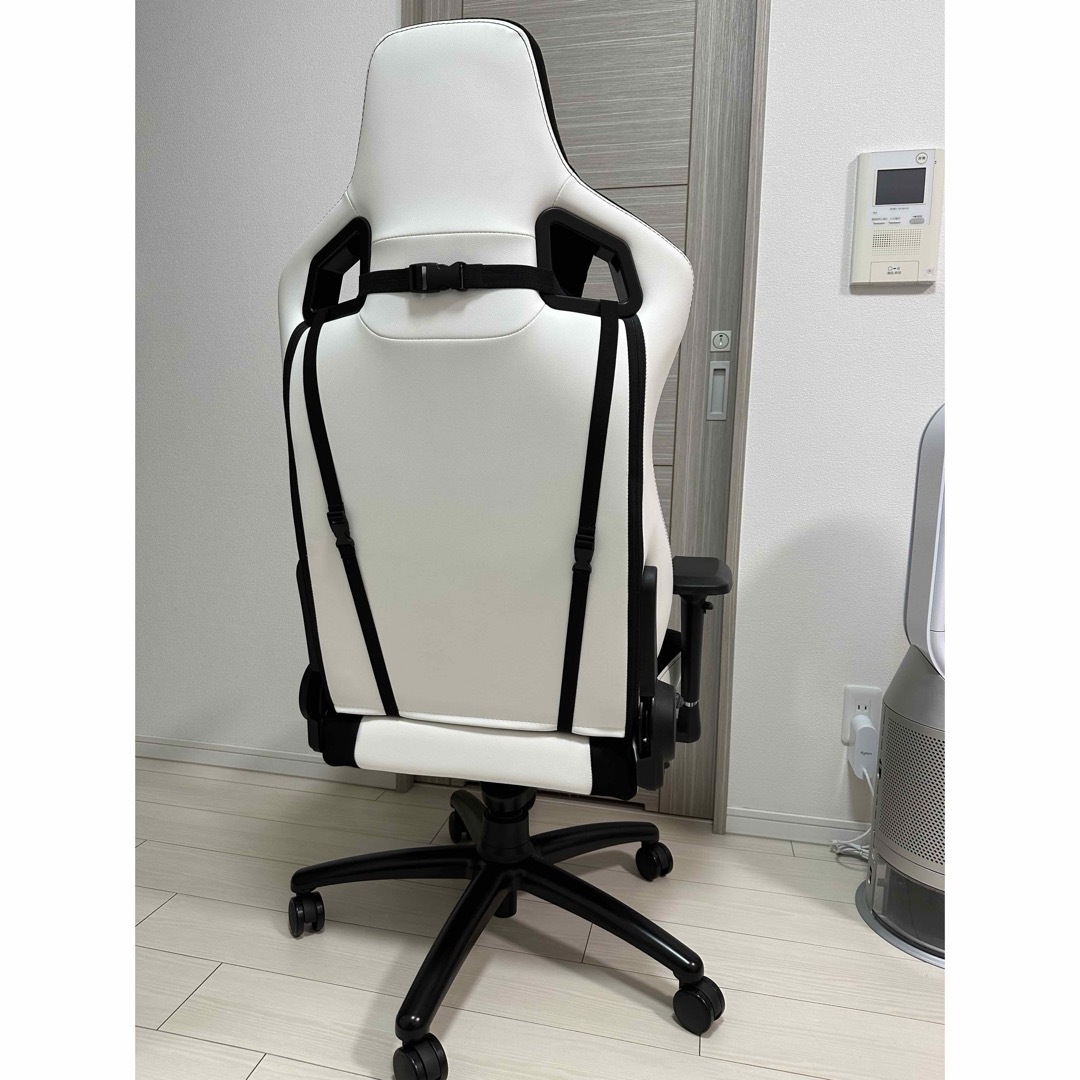 noblechairs EPIC ゲーミングチェア　プレミアムホワイト インテリア/住まい/日用品の椅子/チェア(デスクチェア)の商品写真