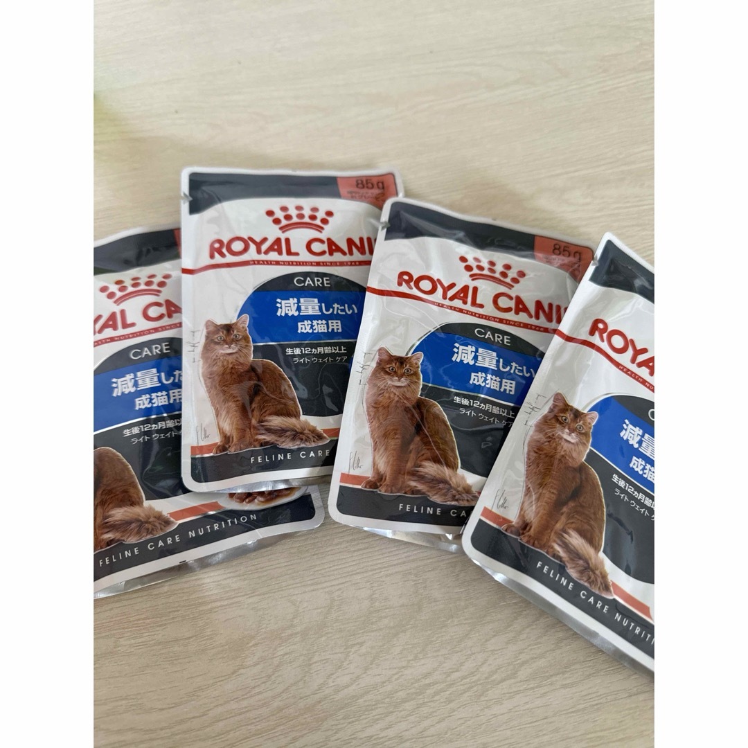 ROYAL CANIN(ロイヤルカナン)のロイヤルカナン ライトウェイトケア 4個セット その他のペット用品(猫)の商品写真