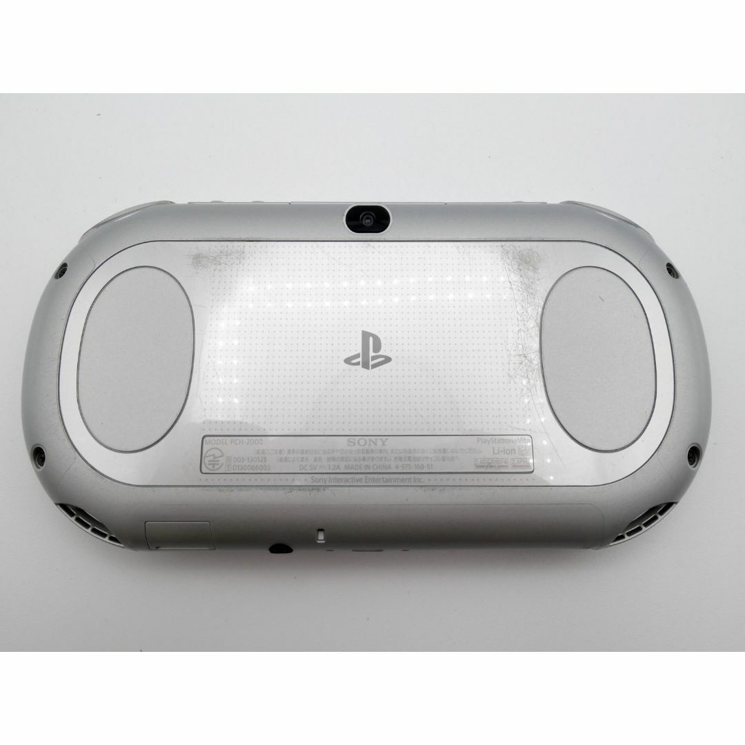 PlayStation Vita(プレイステーションヴィータ)のPS VITA Wi-Fiモデル シルバー (PCH-2000ZA25)32GB エンタメ/ホビーのゲームソフト/ゲーム機本体(携帯用ゲーム機本体)の商品写真